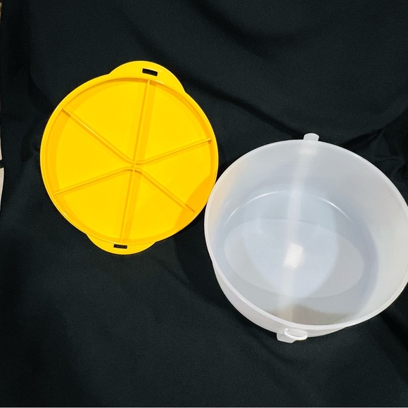 NEW! - Tupperware Round Cake Taker with FREE Pie Stackable (LAST one) - Picture 6 of 16